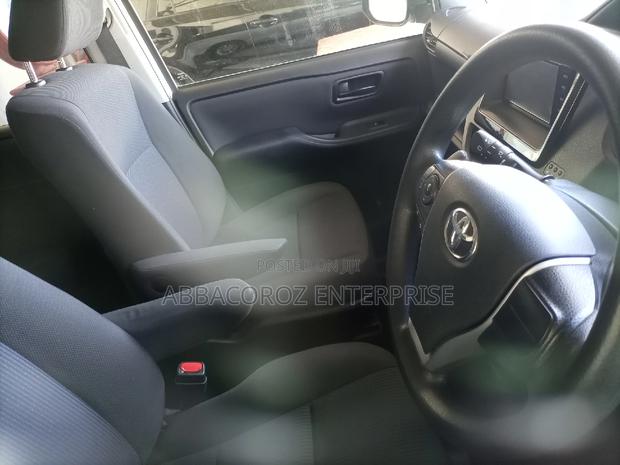Toyota Noah 2.0 AWD (8 Seater) 2015 Silver