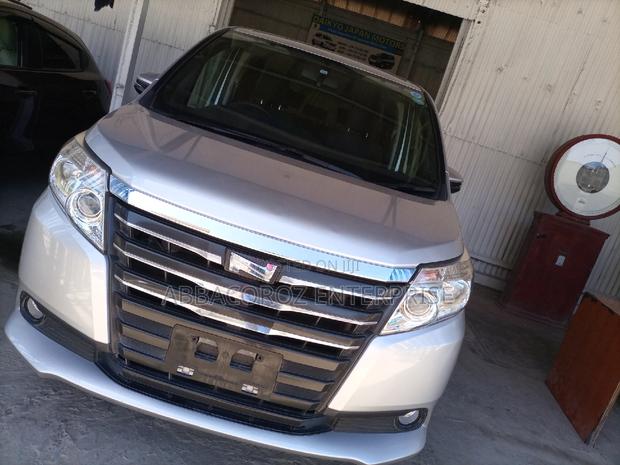 Toyota Noah 2.0 AWD (8 Seater) 2015 Silver