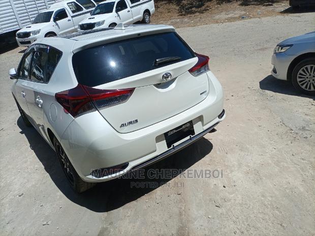Toyota Auris 2015 Off White