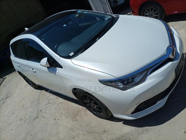 Toyota Auris 2015 Off White