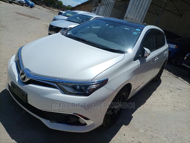 Toyota Auris 2015 Off White