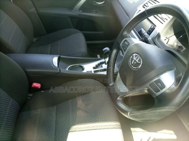 Toyota Avensis 2015 Silver