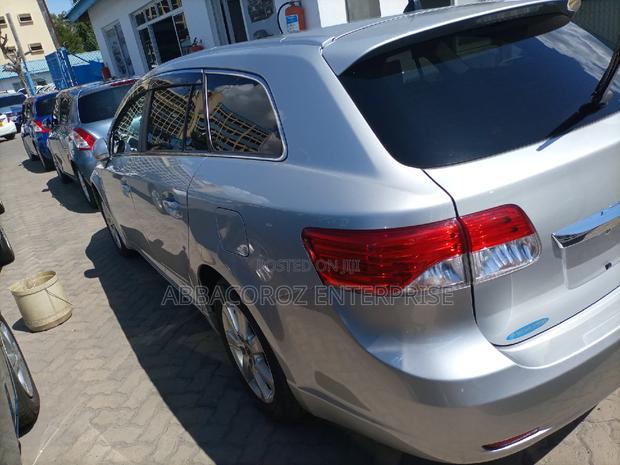 Toyota Avensis 2015 Silver