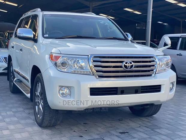 White 4.6 V8 2015 Toyota Land Cruiser ZX