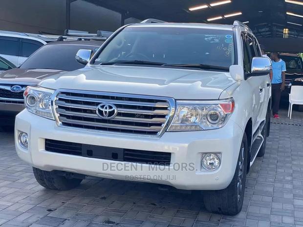 White 4.6 V8 2015 Toyota Land Cruiser ZX
