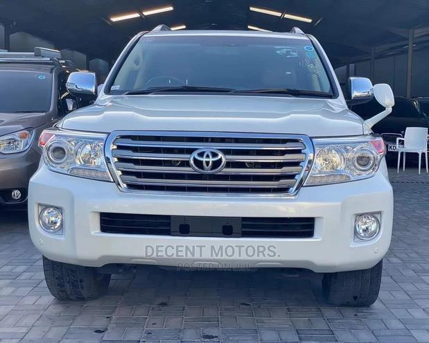 White 4.6 V8 2015 Toyota Land Cruiser ZX