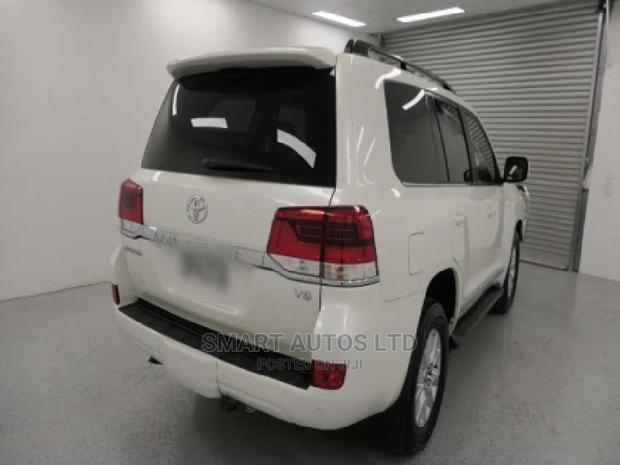 New 2015 Toyota Land Cruiser - White, Perfect for Adventure