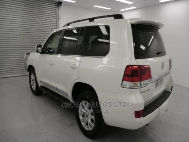 New 2015 Toyota Land Cruiser - White, Perfect for Adventure
