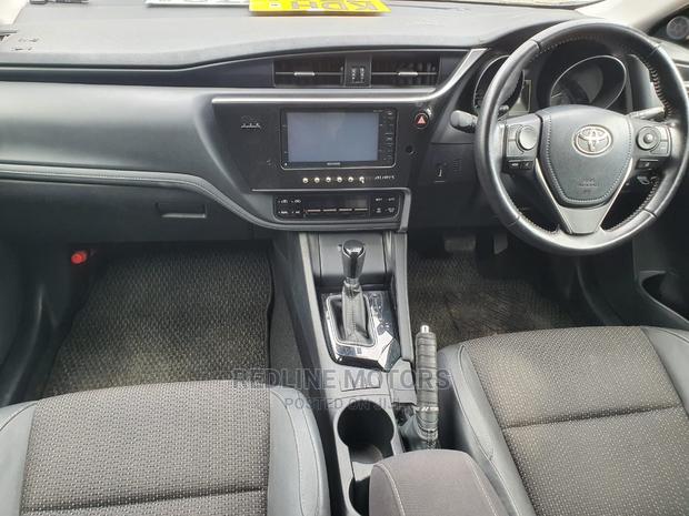 2016 Toyota Auris White: Sleek & Stylish Sedan