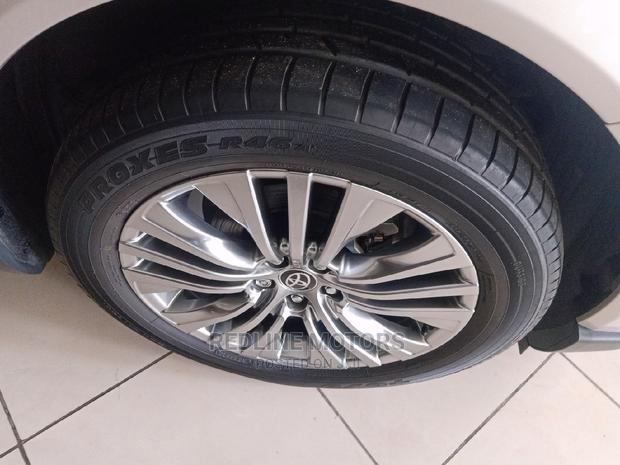 2020 Toyota Harrier Gray 4WD 2.0 - Stylish and Powerful