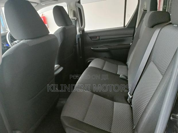 2016 Toyota Hilux Black: Powerful and Stylish Pickup Truck