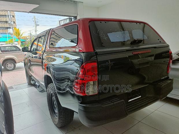 2016 Toyota Hilux Black: Powerful and Stylish Pickup Truck