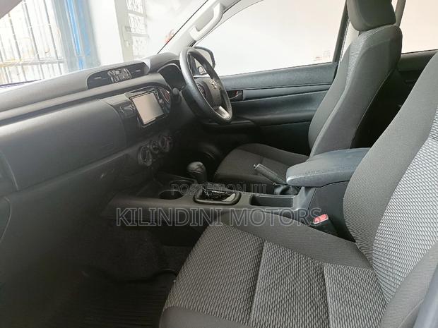 2016 Toyota Hilux Black: Powerful and Stylish Pickup Truck