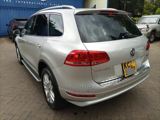 Volkswagen Touareg Hybrid 2013 Silver: Perfect for Modern Living