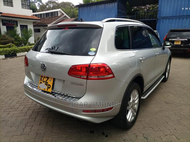 Volkswagen Touareg Hybrid 2013 Silver: Perfect for Modern Living