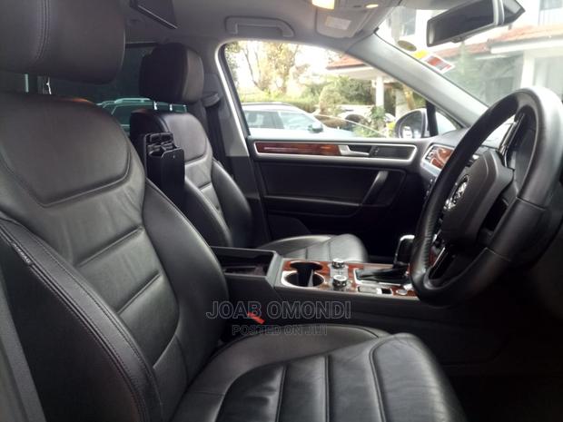 Volkswagen Touareg Hybrid 2013 Silver: Perfect for Modern Living
