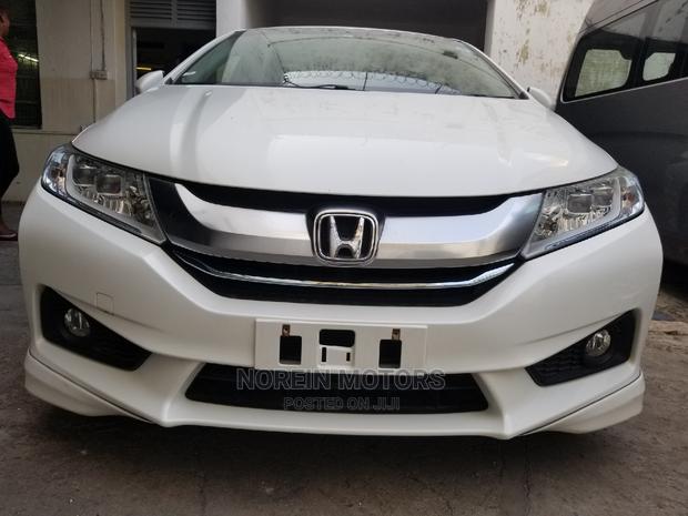 2014 Honda Stream White: Affordable and Stylish Compact SUV