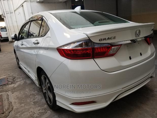 2014 Honda Stream White: Affordable and Stylish Compact SUV