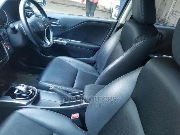 2014 Honda Stream White: Affordable and Stylish Compact SUV