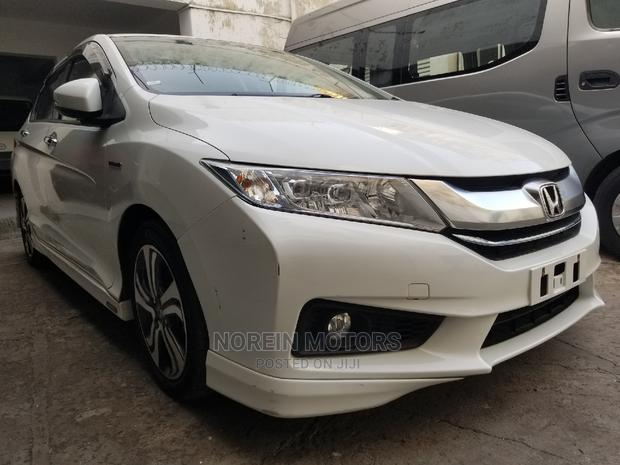 2014 Honda Stream White: Affordable and Stylish Compact SUV