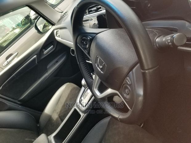 2015 Honda Shuttle Blue: The Ideal Compact Vehicle for You
