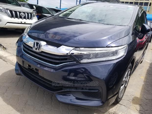 2015 Honda Shuttle Blue: The Ideal Compact Vehicle for You