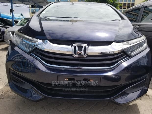 2015 Honda Shuttle Blue: The Ideal Compact Vehicle for You