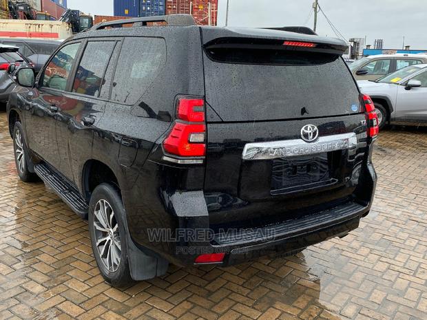 2018 Toyota Land Cruiser Prado Black - Stylish Luxury SUV