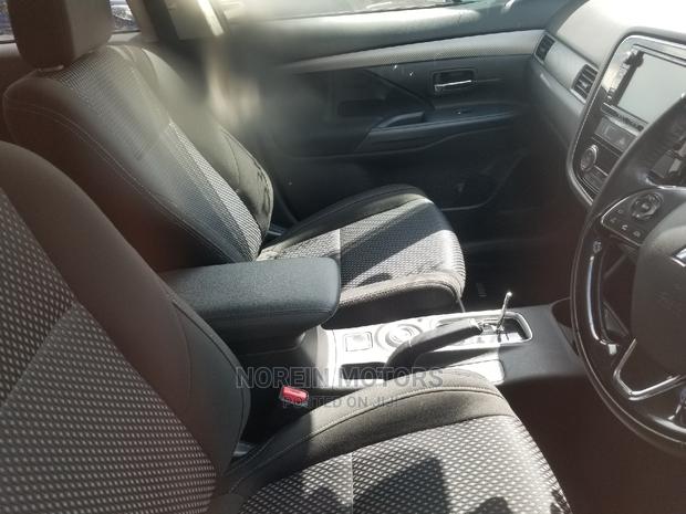 Mitsubishi Outlander 2015 in Silver: Premium Crossover for Sale