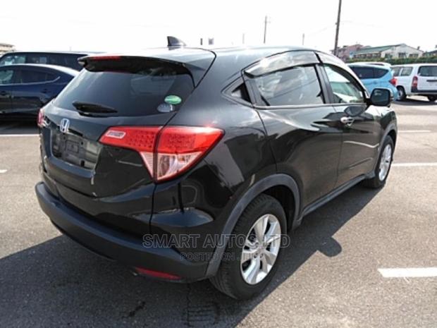 2015 Honda Vezel Black: Sophisticated SUV for a Great Price