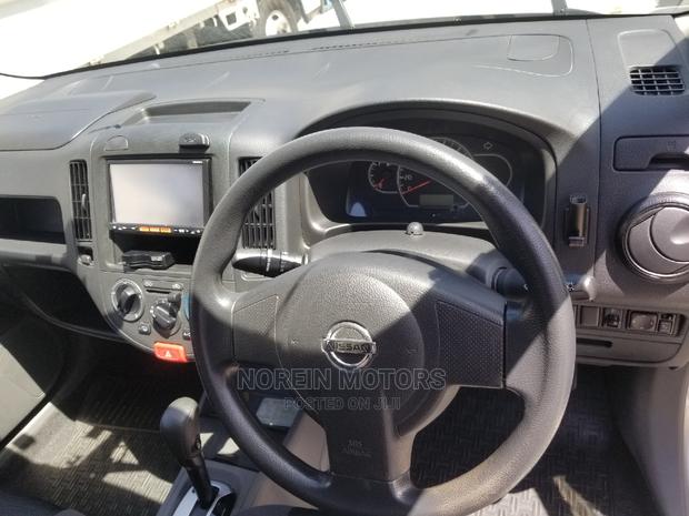 2015 Nissan Advan Gray - The Perfect Blend of Performance and Style