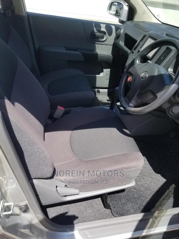 2015 Nissan Advan Gray - The Perfect Blend of Performance and Style