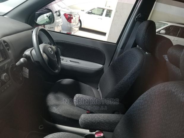 High Quality 2014 Toyota Sienta 1.5 AWD in Eye-Catching Purple