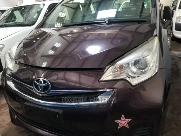 High Quality 2014 Toyota Sienta 1.5 AWD in Eye-Catching Purple