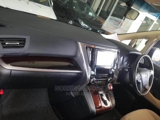 2015 Toyota Alphard Luxury Silver Edition