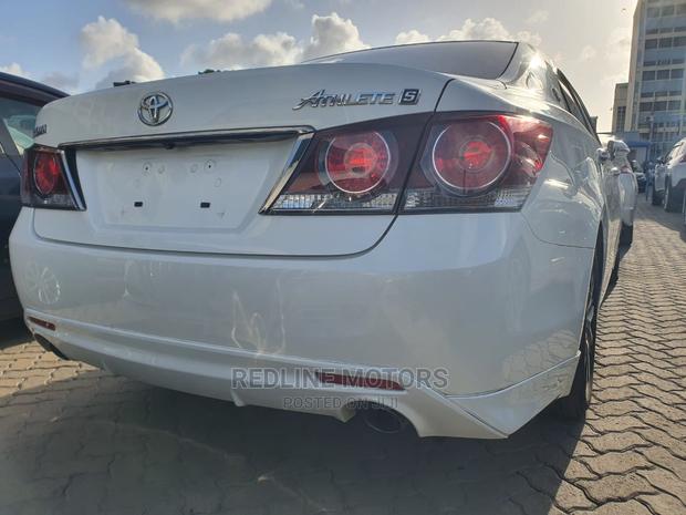 2016 Toyota Crown in White: Modern, Spacious Sedan