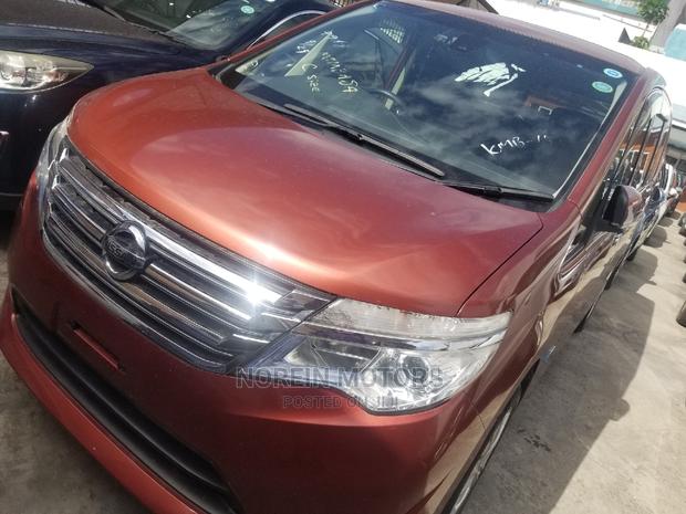 2015 Nissan Serena in Orange: Comfort and Aesthetics