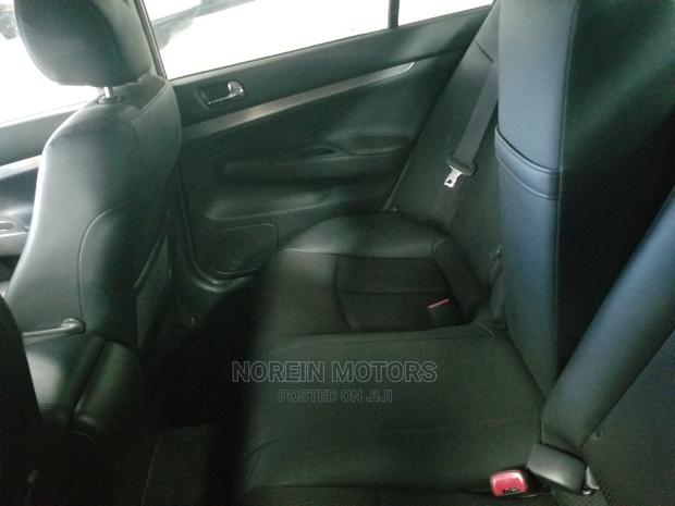 2015 Nissan Skyline Silver: Power, Style, and Comfort
