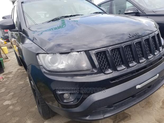 2015 Jeep Cherokee Black: Rugged Design, Smooth Ride