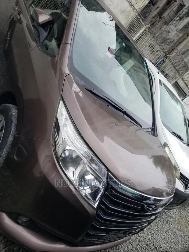 2015 Toyota Noah AWD 8 Seater - Gray, premium comfort and style