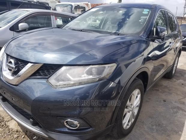 2015 Nissan X-Trail Blue: Compact SUV for Urban and Off-Road Adventures
