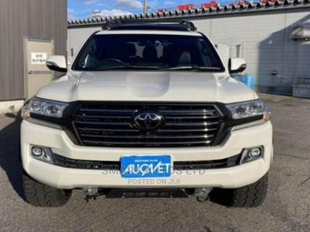 2016 Toyota Land Cruiser: Experience the Ultimate Adventure Vehicle