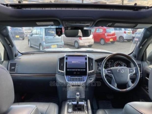2016 Toyota Land Cruiser: Experience the Ultimate Adventure Vehicle