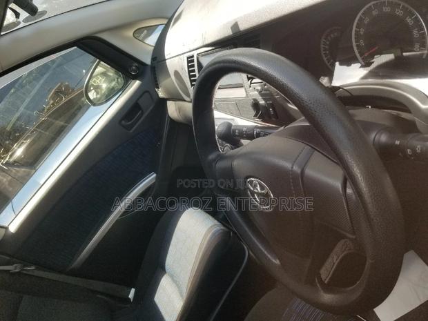 Toyota ISIS 1.8 Platana 2WD 2015 Brown