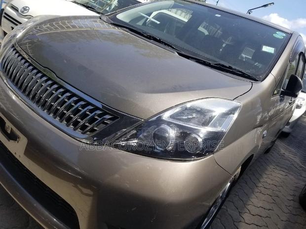 Toyota ISIS 1.8 Platana 2WD 2015 Brown