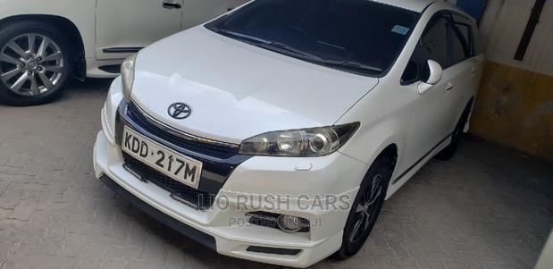 2015 Toyota Wish White: A Comfortable, White Sedan for Your Commute