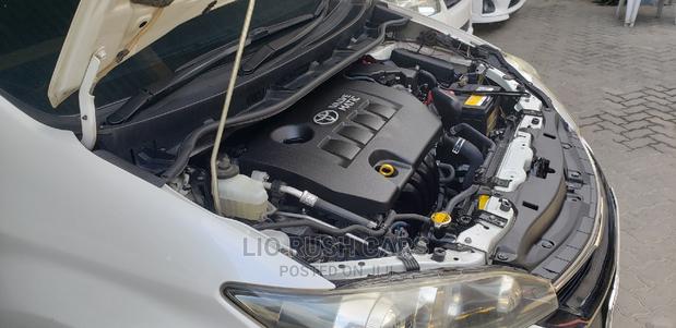 2015 Toyota Wish White: A Comfortable, White Sedan for Your Commute