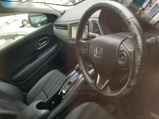 Pre-owned Honda Vezel 1.5 Hybrid 2WD 2015 Silver