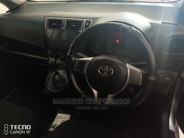 Toyota Ractis 1.3 FWD 2012 Silver