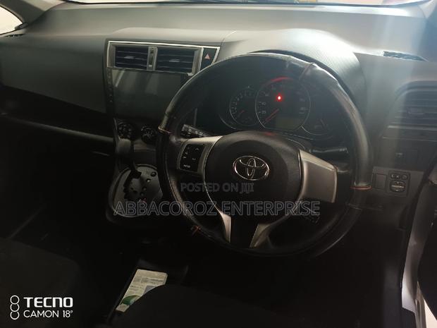 Toyota Ractis 1.3 FWD 2012 Silver